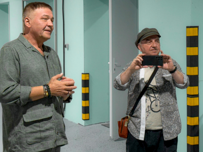 Владимир Владимирович приехал: лидер группы «Чайф» посетил завод Muzilla - Новости Muzilla.ru