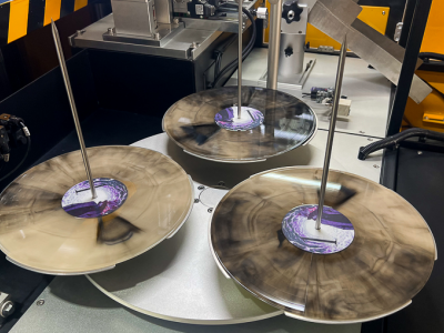 Сплаттер хейзом не испортишь: рассматриваем винил как объект аудиовизуального искусства - Новости Muzilla.ru